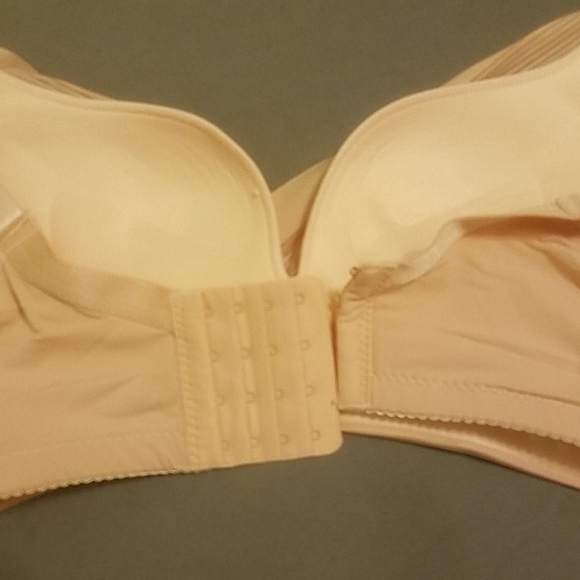 Pink bra - Picture 4 of 4